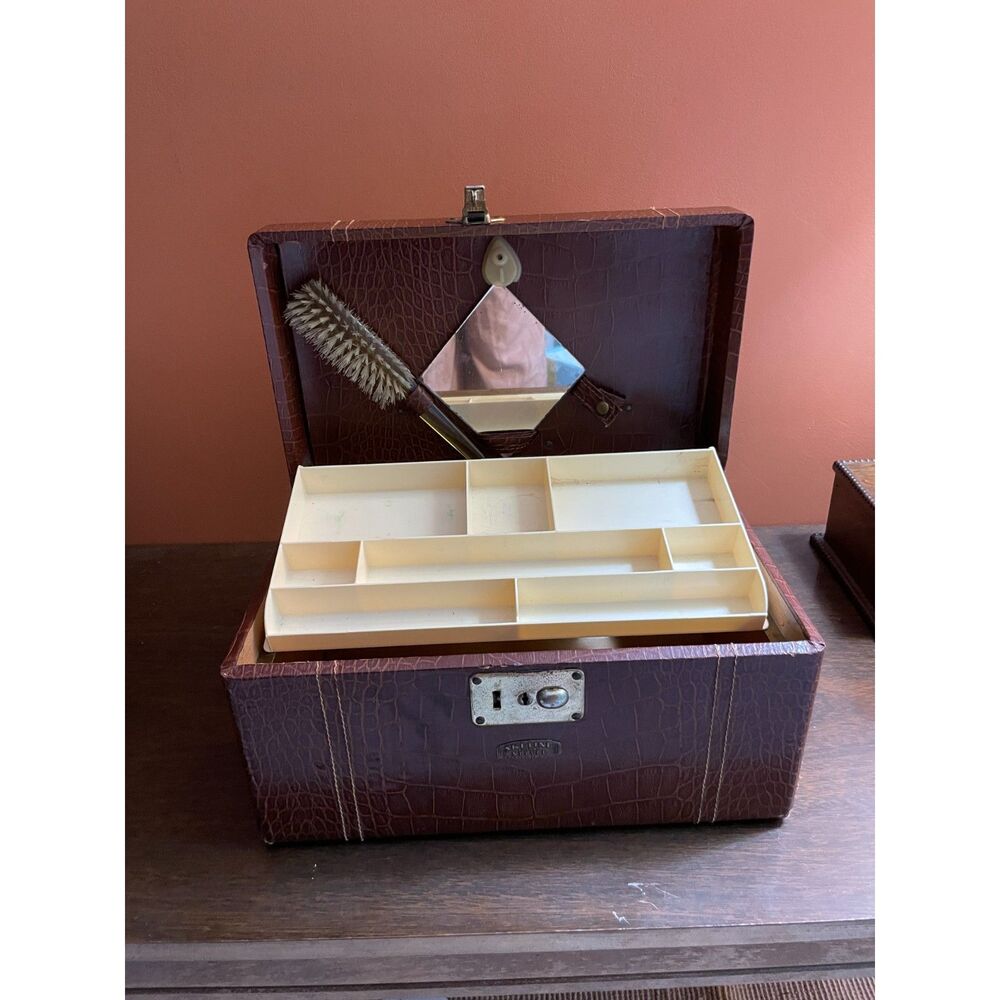 Vintage 40s Ski-Line Neevel Train Case Alligator Travel Grooming Vanity Case
